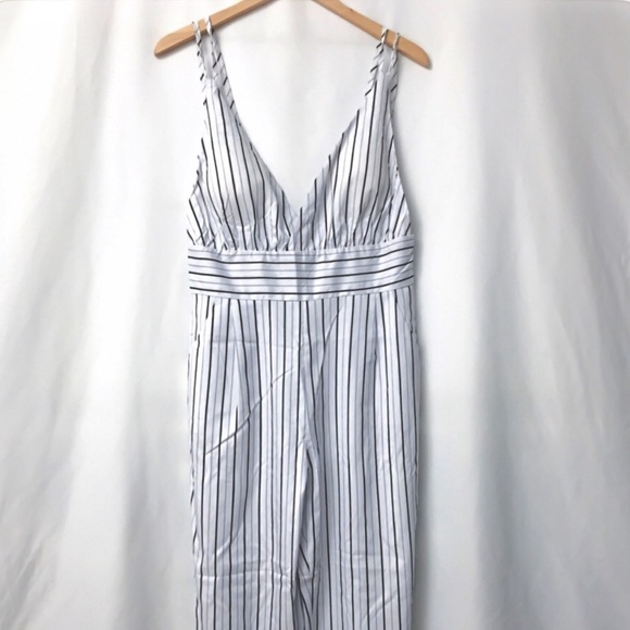 🎼•NWOT•PANTS•CAPRI JUMPSUIT•ROMPER🎼 - Picture 4 of 4